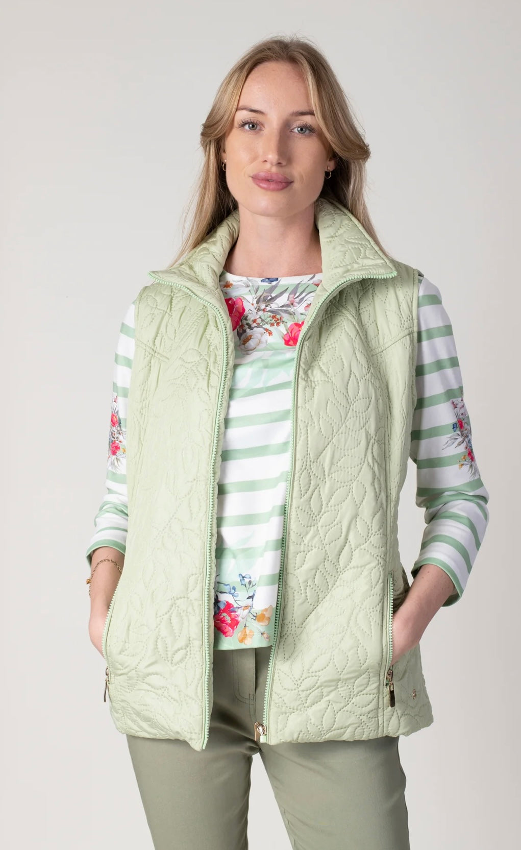 PLAIN SHORT GILET - 27022-032
